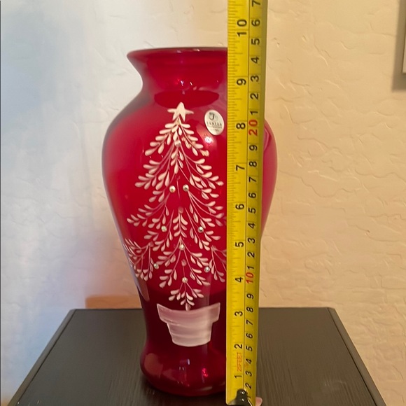 Stunning Fenton Red and White Christmas Tree Vase - Picture 6 of 9